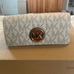 NWOT Michael Kors Wallet